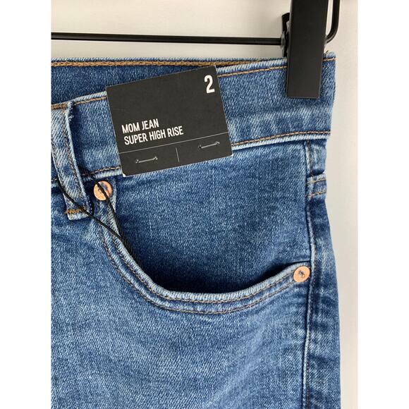 Express Super High Rise Mom Jeans Womens Size 2 Medium Wash Denim FLAWED Cropped - Picture 5 of 12